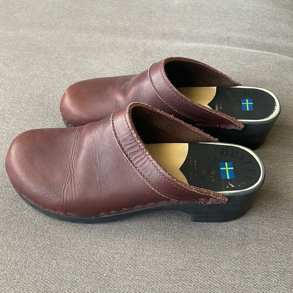 Sven Clogs - Picture 1 of 3